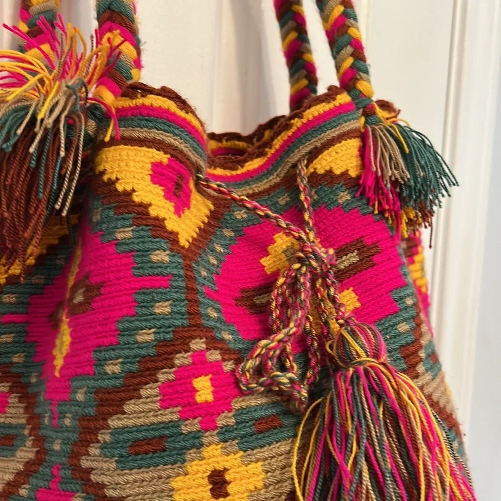 Multicolor Guatemalan woven bucket tote. - Picture 2 of 5